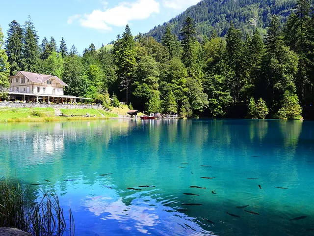 Blausee mit dem Hotel am Ufer